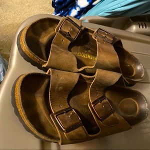 Tan Arizona Birkenstock’s! Size 39. Reg width